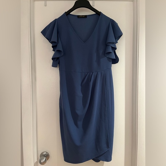 Women's V Neck Ruffle Sleeve Dress, Size Medium - Picture 4 of 6
